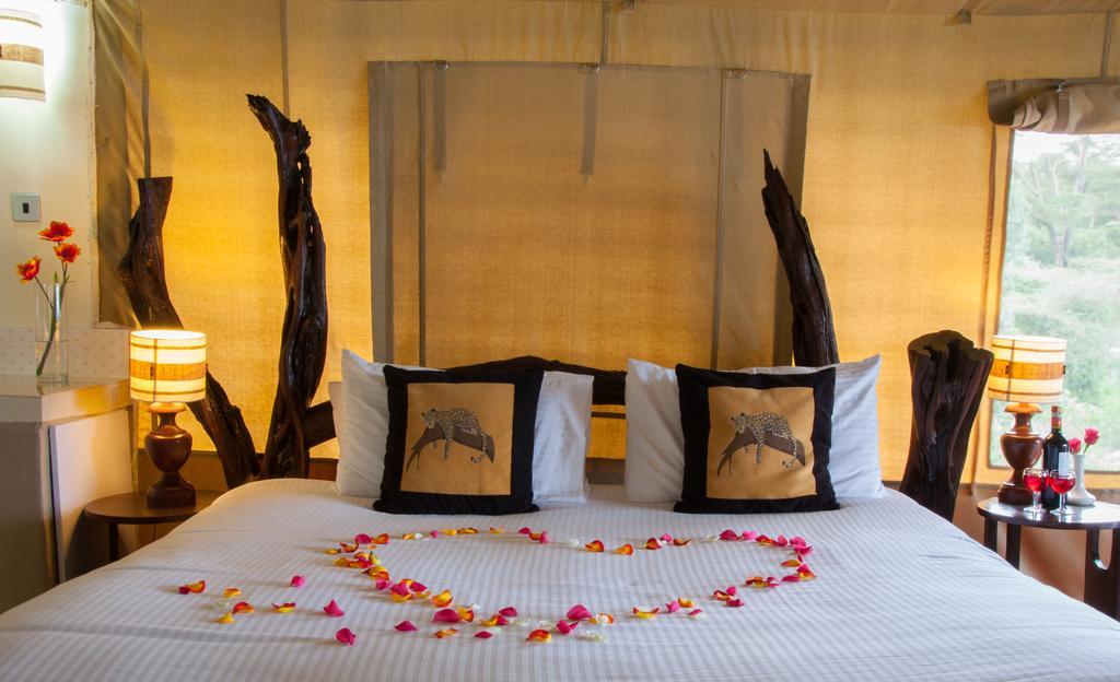 Crater Lake Tented Camp And Game Sanctuary Найваша Экстерьер фото